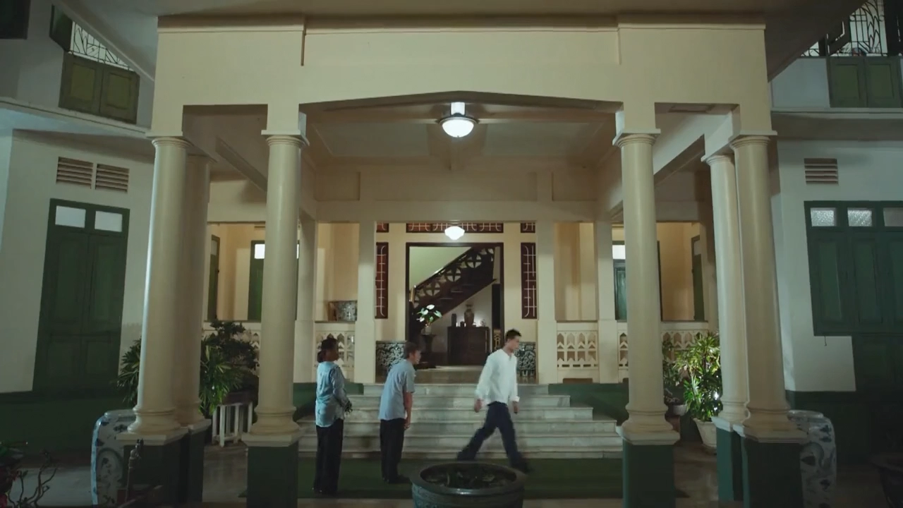 บ้านไก่คู่ (Poulet Double)