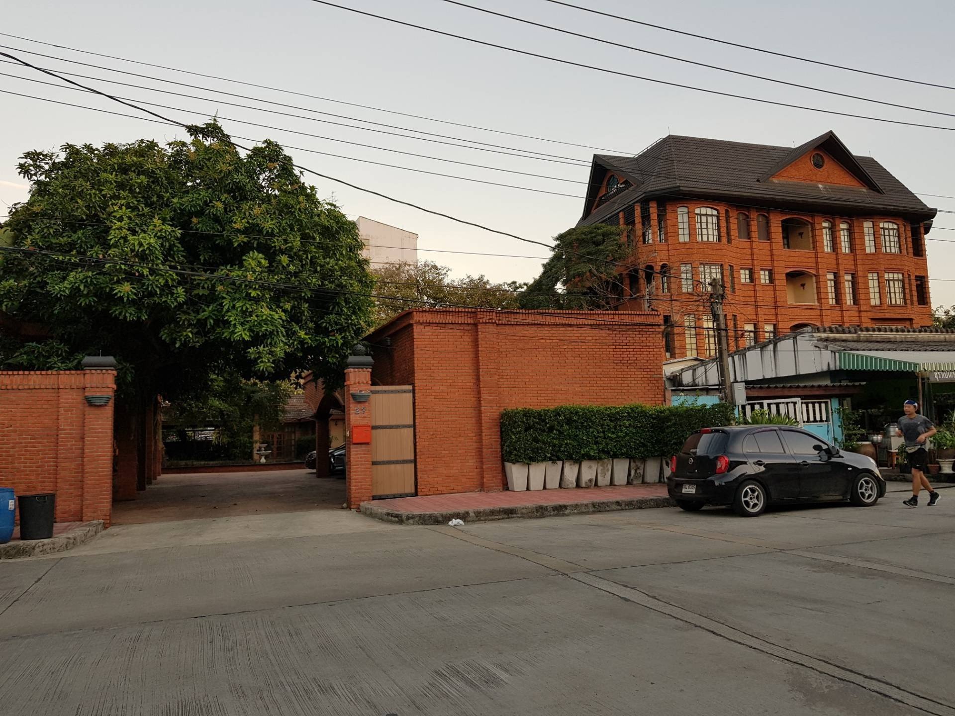 Red Brick Kitchen by Chef Aue, Bangkok